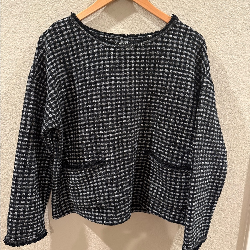 Max Studio Black and White Patterned Sweatshirt